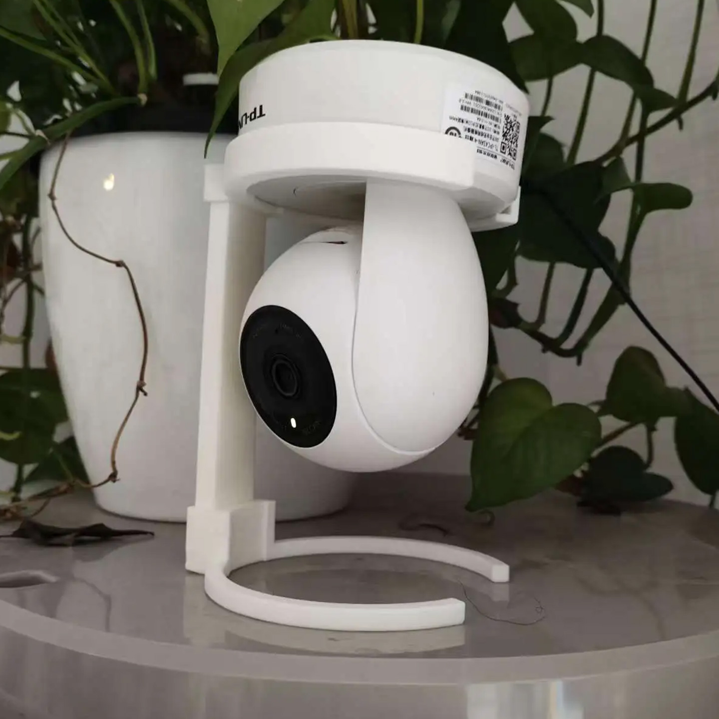 حامل كاميرا قابل للتركيب على ا - مراجعة Eufy Camera E220 وسعره